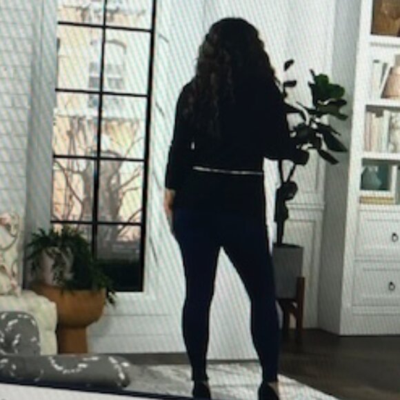 New, G.I.L.I.  long sleeved,Cardigan/crop sweater/ zipper detail, black, sz M - Picture 2 of 9